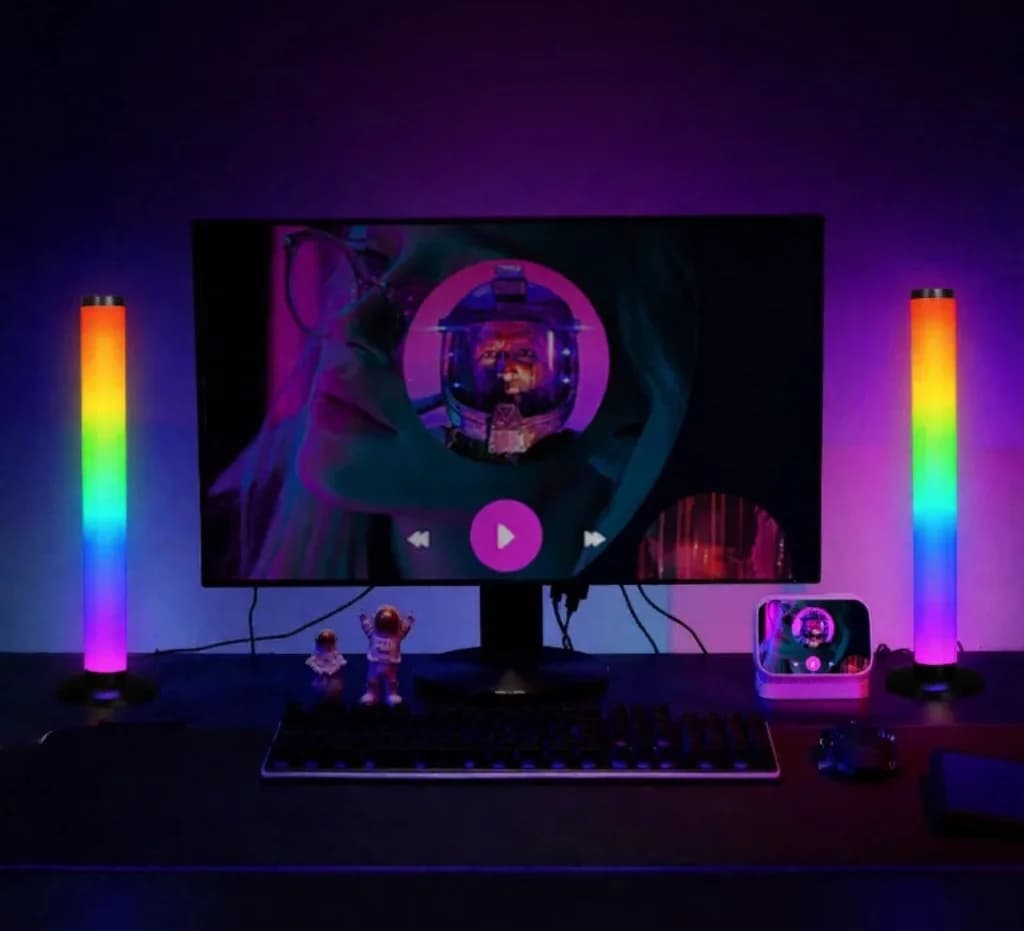 360-градусова RGB настолна лампа със звукова реакция, управление чрез приложение и дистанционно